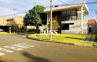 Imagem: A casa em condomínio possui 4 Dormitórios, 5 Banheiros, 4