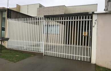 Imagem: A casa possui 2 Dormitórios, 2 Banheiros, 1 Vaga na garagem