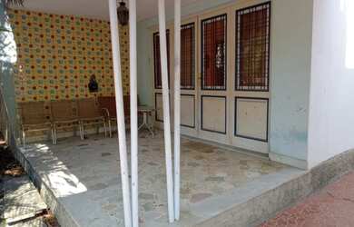 Imagem: A casa possui 3 Dormitórios, 2 Banheiros, 4 Vagas na garagem