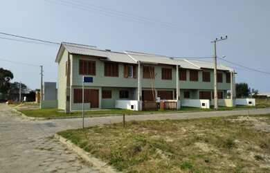 Imagem 1: Sobrados geminados na praia