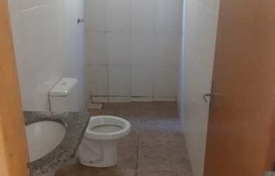 Imagem: A casa possui 2 Dormitórios, 2 Banheiros, 2 Vagas na garagem