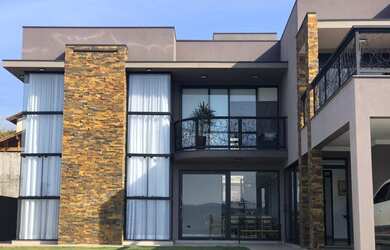 Imagem: A casa em condomínio possui 3 Dormitórios, 5 Banheiros, 5