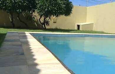 Imagem: A casa possui 4 Dormitórios, 5 Banheiros, 3 Vagas na garagem