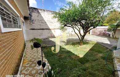 Imagem: A casa possui 2 Dormitórios, 3 Banheiros, 5 Vagas na garagem