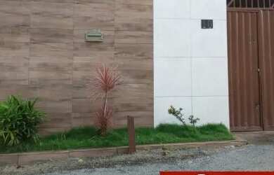 Imagem: A casa possui 2 Dormitórios, 1 Banheiro, 1 Vaga na garagem