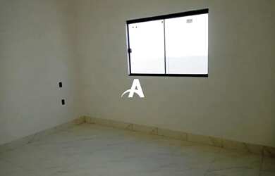 Imagem: A casa possui 2 Dormitórios, 1 Banheiro, 2 Vagas na garagem