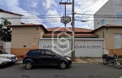 Imagem: A casa possui 5 Dormitórios, 3 Banheiros, 1 Vaga na garagem