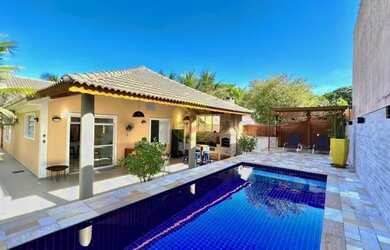 Imagem: A casa possui 3 Dormitórios, 4 Banheiros, 420m² de Área e