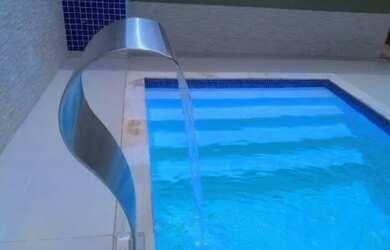 Imagem: A casa possui 3 Dormitórios, 2 Banheiros, 1 Vaga na garagem