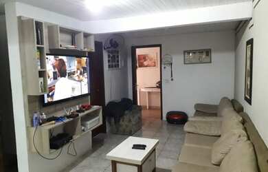 Imagem: A casa possui 3 Dormitórios, 2 Banheiros, 2 Vagas na garagem