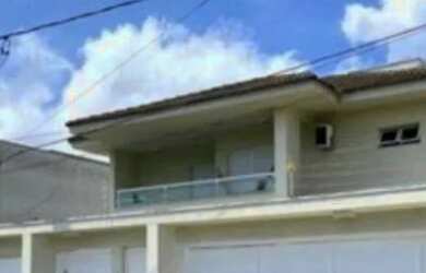 Imagem: A casa possui 3 Dormitórios, 2 Banheiros, 2 Vagas na garagem