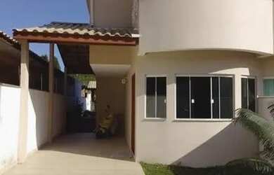 Imagem: A casa possui 3 Dormitórios, 2 Banheiros, 1 Vaga na garagem