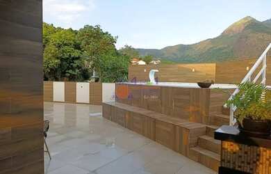 Imagem: A casa em condomínio possui 4 Dormitórios, 1 Banheiro, 5 Vagas