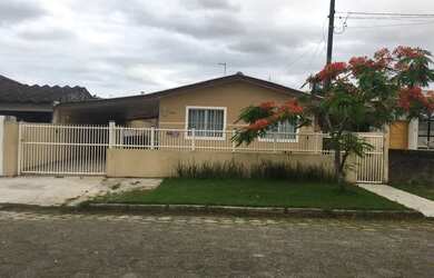 Imagem: A casa possui 4 Dormitórios, 3 Vagas na garagem e está localizado