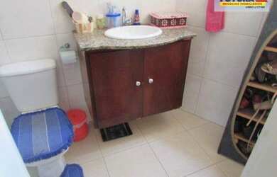 Imagem: A casa possui 3 Dormitórios, 3 Banheiros, 2 Vagas na garagem