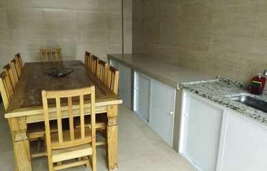 Imagem: A casa possui 2 Dormitórios, 2 Banheiros, 3 Vagas na garagem