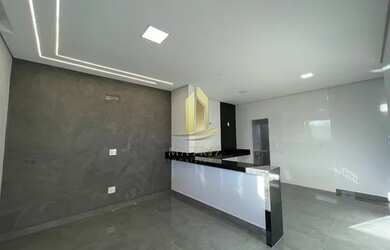 Imagem: O apartamento possui 3 Dormitórios, 1 Banheiro, 2 Vagas na