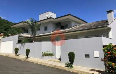 Imagem: A casa possui 4 Dormitórios, 1 Banheiro, 296m² de Área e