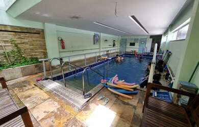 Imagem: O depósito possui 5 Vagas na garagem e 500m² de Área e está