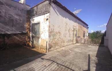 Imagem: A casa possui 1 Dormitório, 1 Banheiro, 2 Vagas na garagem