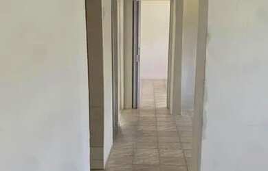 Imagem: O apartamento possui 3 Dormitórios, 1 Banheiro, 1 Vaga na garagem