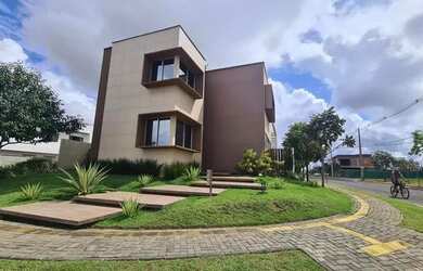 Imagem: A casa possui 4 Dormitórios, 1 Banheiro, 1 Vaga na garagem