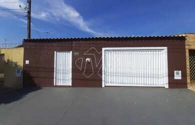 Imagem: A casa à venda possui 3 Dormitórios, 3 Banheiros, 1 Vaga na