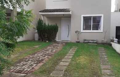 Imagem: A casa em condomínio possui 3 Dormitórios, 3 Banheiros, 2