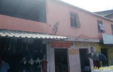 Imagem: A casa possui 5 Dormitórios, 2 Vagas na garagem, 115m² de