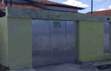 Imagem: A casa possui 2 Dormitórios, 2 Banheiros, 1 Vaga na garagem