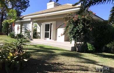 Imagem: A casa em condomínio possui 4 Dormitórios, 3 Banheiros, 2