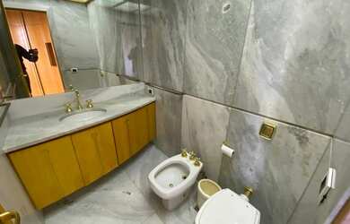 Imagem 10: Apartamento para aluguel possui 305 metros quadrados com 4 quartos em...