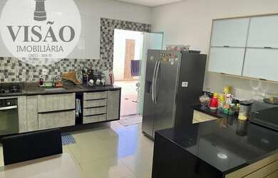 Imagem: A casa em condomínio possui 3 Dormitórios, 1 Banheiro, 2 Vagas