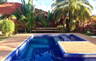 Imagem: A casa possui 5 Dormitórios, 5 Banheiros, 5 Vagas na garagem