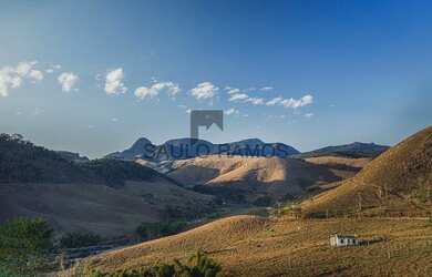 Imagem: O terreno à venda possui 1400m² de Área e está localizado