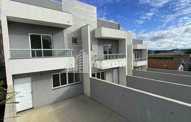 Imagem: A casa possui 3 Dormitórios, 2 Banheiros, 4 Vagas na garagem