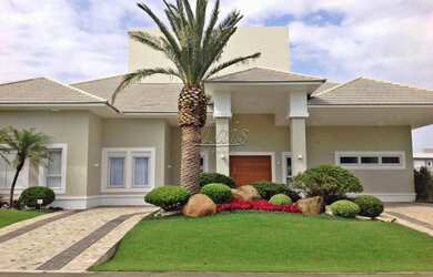 Imagem: A casa em condomínio possui 5 Dormitórios, 5 Banheiros, 2