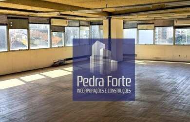 Imagem: O depósito possui 2 Vagas na garagem, 164m² de Área e está