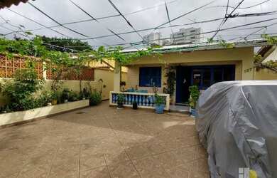 Imagem: A casa possui 3 Dormitórios, 2 Banheiros, 4 Vagas na garagem