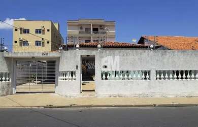 Imagem: A casa possui 4 Dormitórios, 3 Banheiros, 2 Vagas na garagem