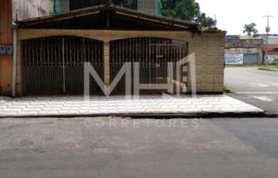 Imagem: A casa possui 3 Dormitórios, 1 Banheiro, 2 Vagas na garagem