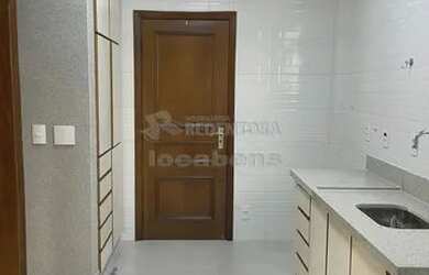 Imagem: O apartamento possui 4 Dormitórios, 3 Banheiros, 1 Vaga na