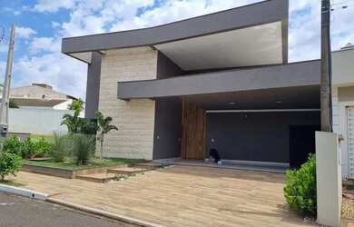 Imagem: A casa possui 4 Dormitórios, 5 Banheiros, 4 Vagas na garagem