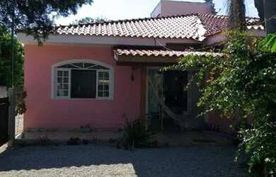 Imagem: A casa possui 2 Dormitórios, 1 Banheiro, 1 Vaga na garagem