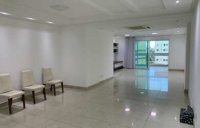 Imagem: O apartamento possui 4 Dormitórios, 5 Banheiros, 3 Vagas na