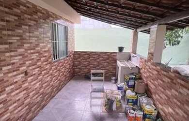 Imagem: A casa possui 3 Dormitórios, 2 Banheiros, 5 Vagas na garagem