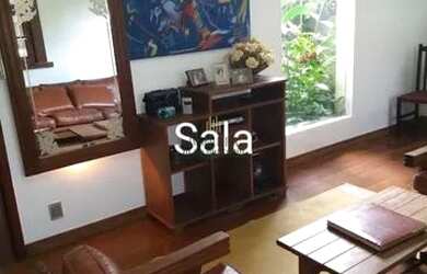 Imagem: A casa possui 3 Dormitórios, 3 Banheiros, 4 Vagas na garagem