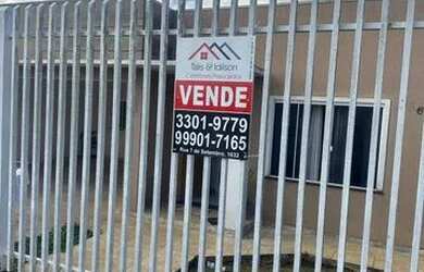 Imagem: A casa possui 3 Dormitórios, 2 Banheiros, 4 Vagas na garagem