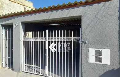 Imagem: A casa possui 3 Dormitórios, 1 Banheiro, 2 Vagas na garagem