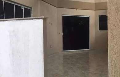 Imagem: A casa possui 2 Dormitórios, 2 Banheiros, 1 Vaga na garagem